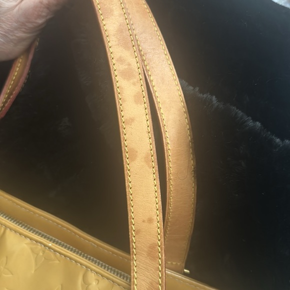 LV vernie shoulder bag very clean, beautiful bag no color transfer - Picture 3 of 5